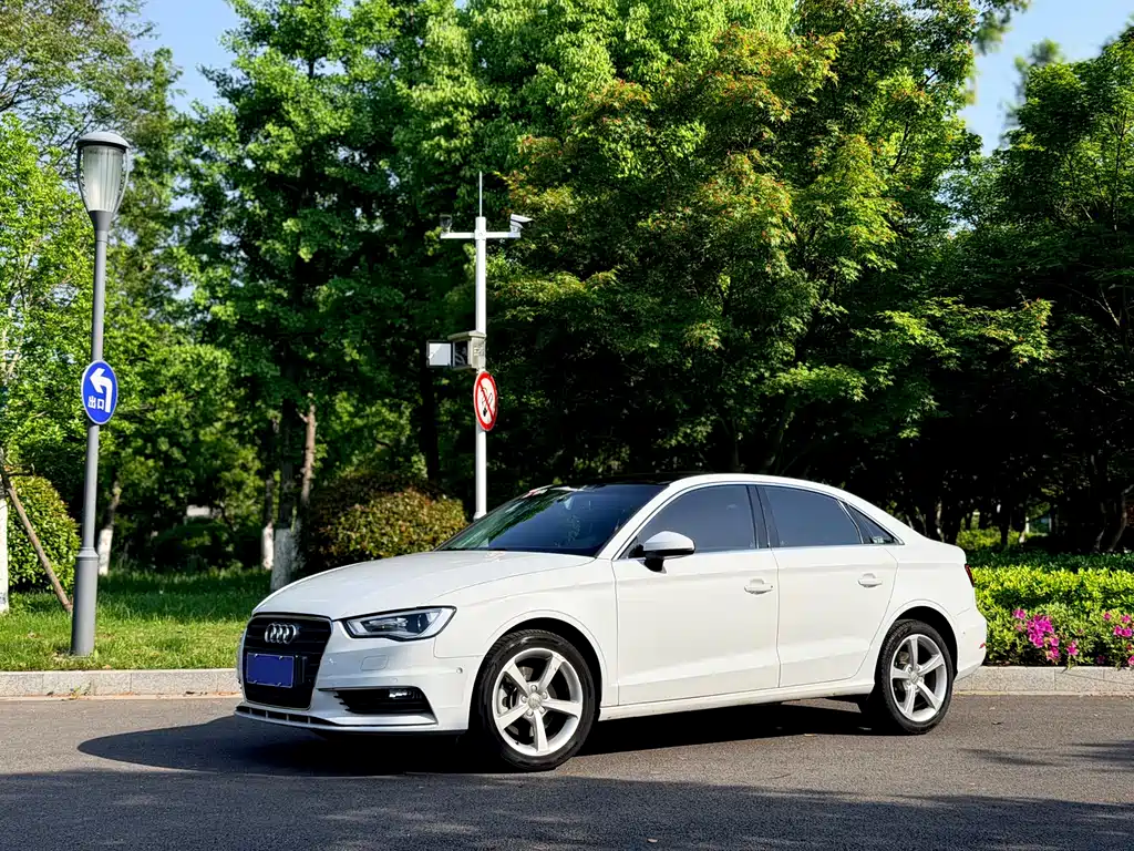 Audi A3 2016 Limousine 40 TFSI Fashion купить на сайте DeffCars