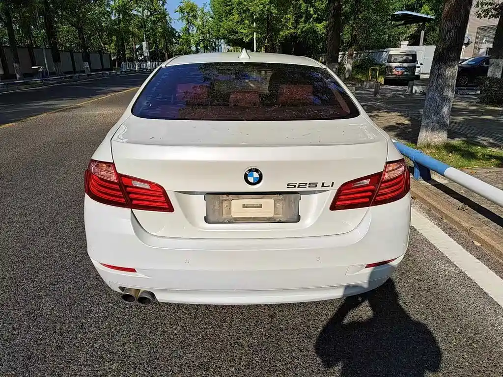 BMW 5 Series 2014 525Li Leading Model купить на сайте DeffCars