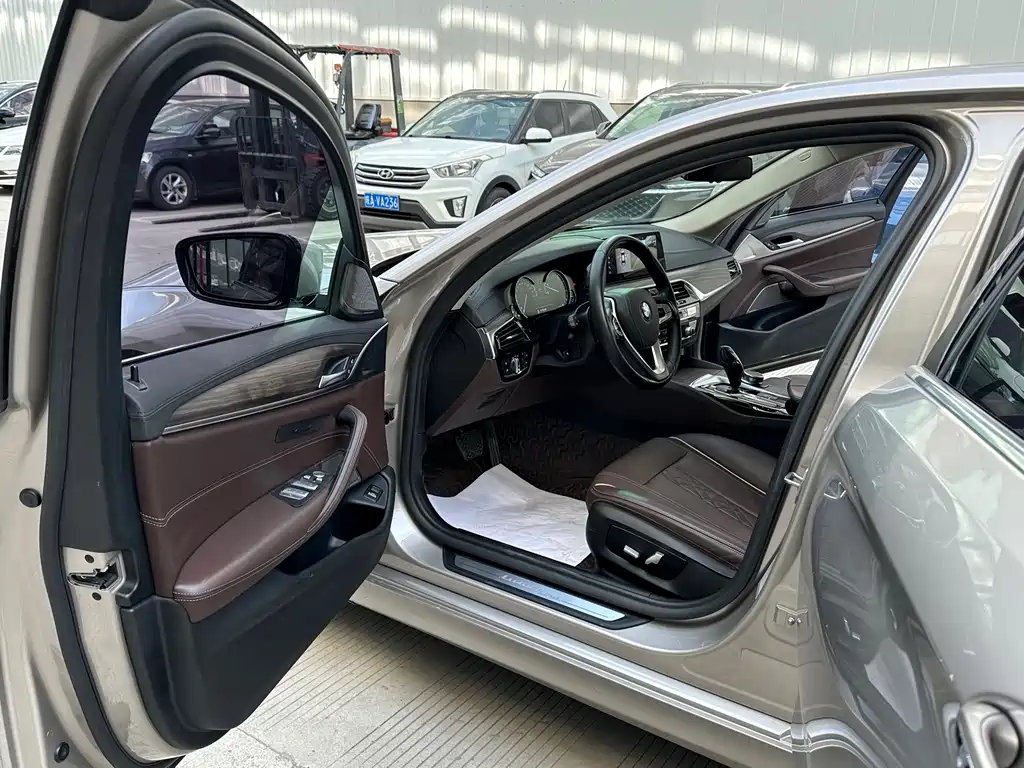 BMW 5 Series 2018 Facelift 530Li Exclusive Luxury Package купить на сайте DeffCars
