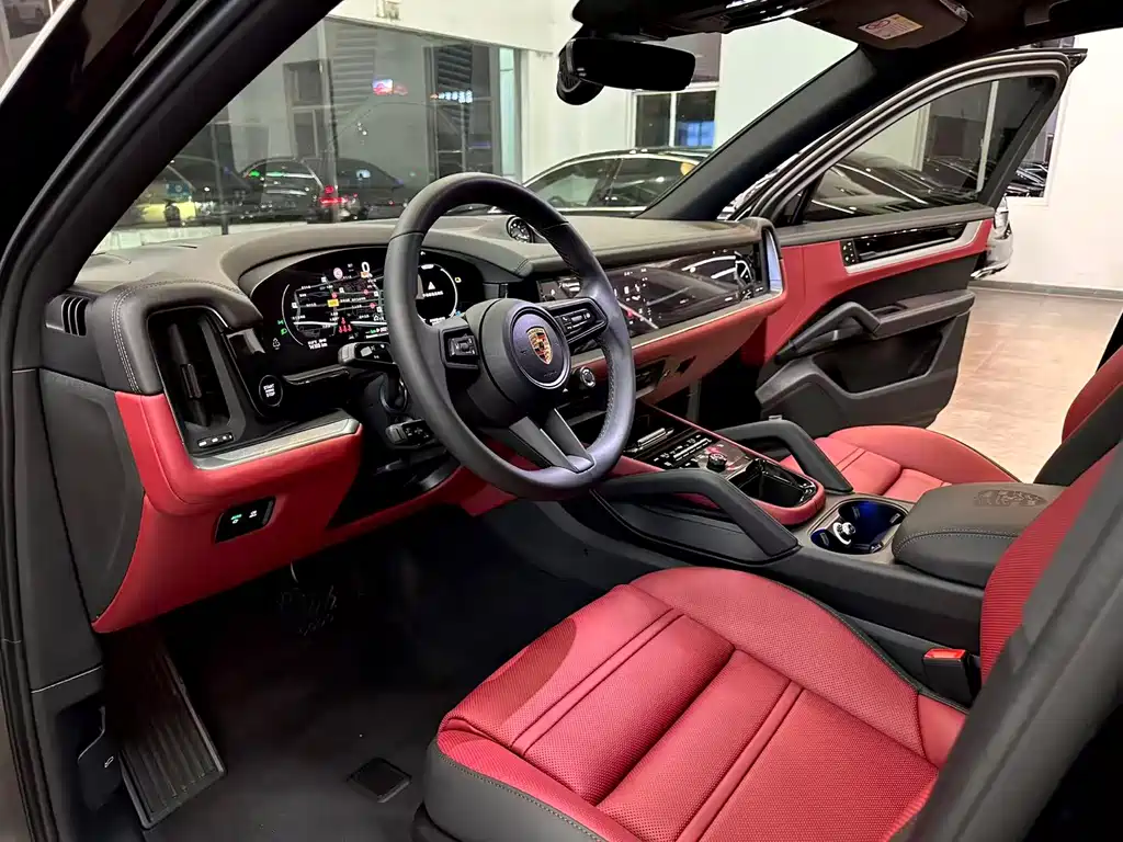 Cayenne New Energy 2024 Cayenne E-Hybrid 2.0T купить на сайте DeffCars