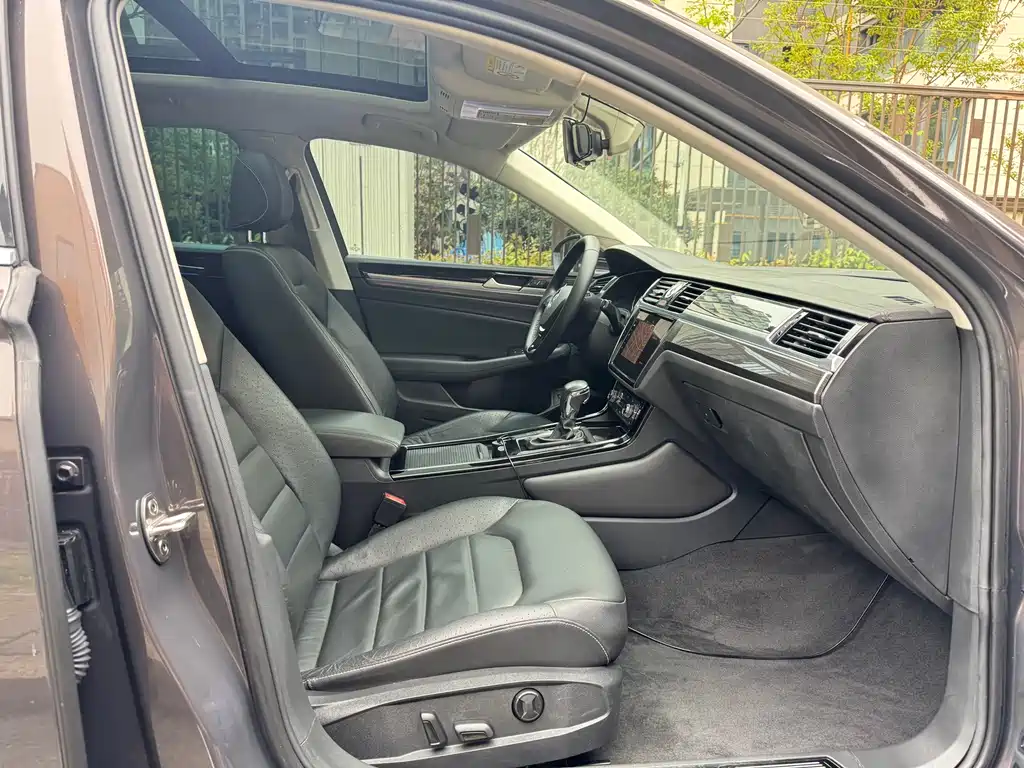 Huiang 2018 facelift 380TSI two-wheel drive business version купить на сайте DeffCars
