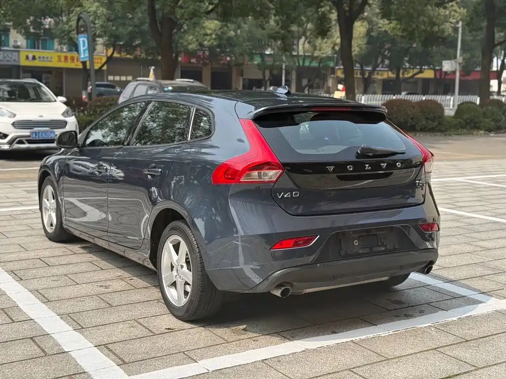 Volvo V40 2017 T3 Smart Edition купить на сайте DeffCars