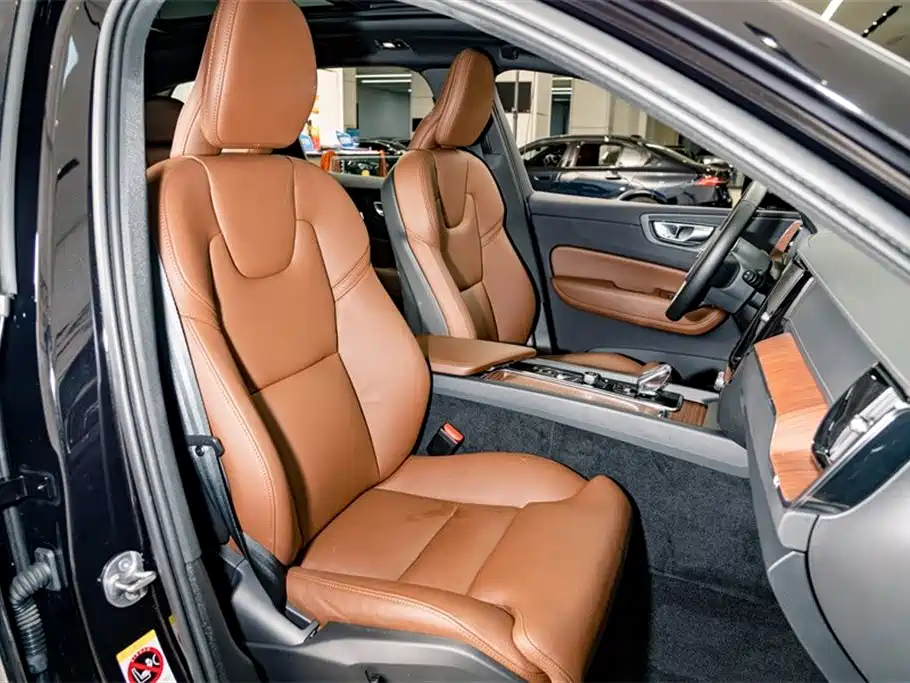Volvo XC60 2025 B5 four-wheel drive Zhiyuan luxury version купить на сайте DeffCars