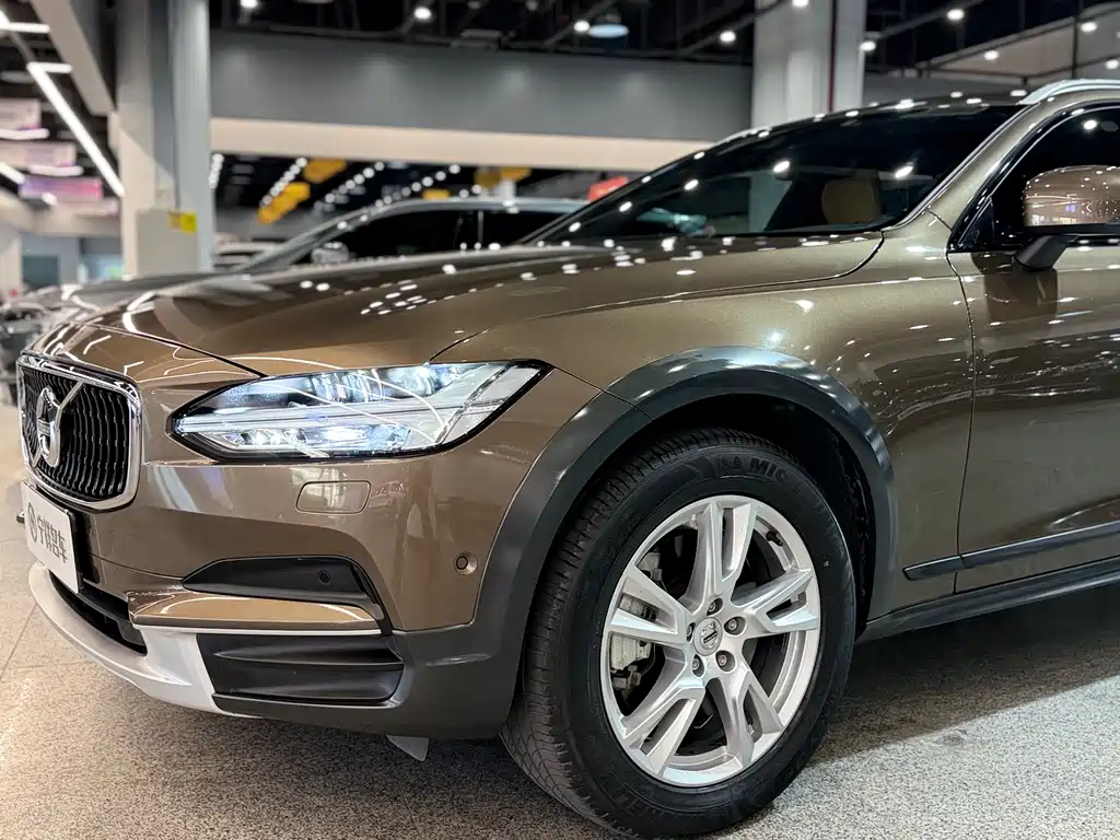 Volvo V90 2017 Cross Country T5 AWD Zhiyuan Edition купить на сайте DeffCars