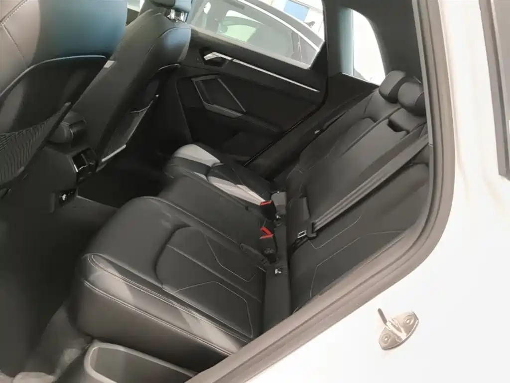 Audi Q3 2024 40 TFSI Fashionable and Dynamic купить на сайте DeffCars