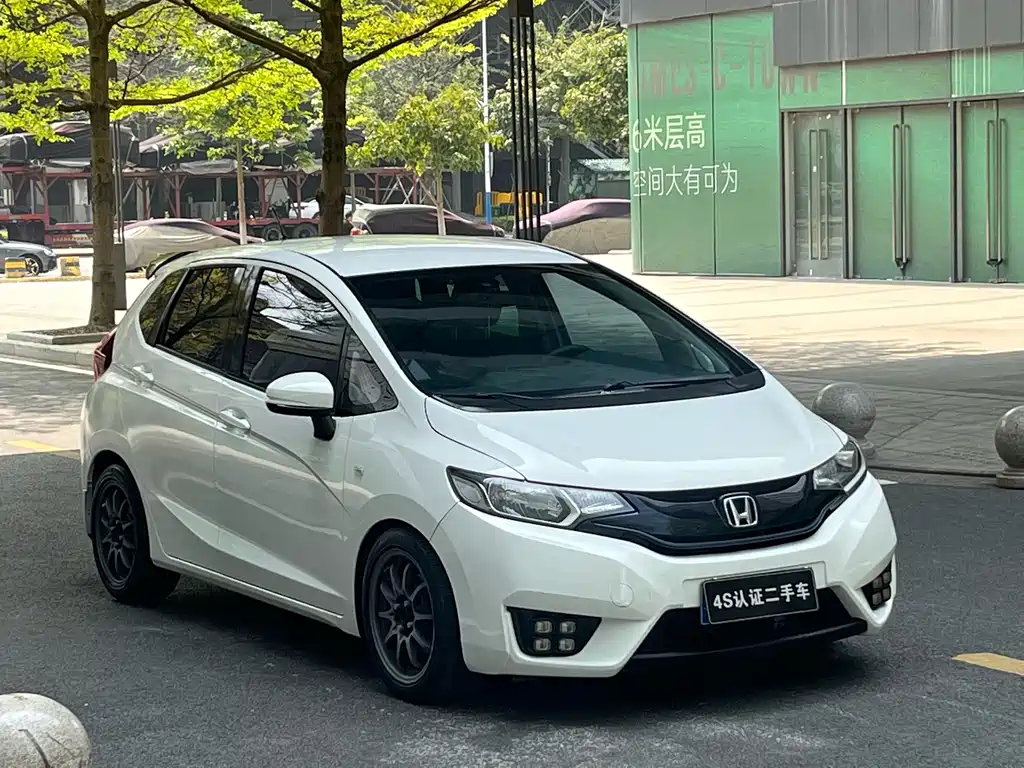 Fit 2016 1.5L LX CVT comfort model купить на сайте DeffCars