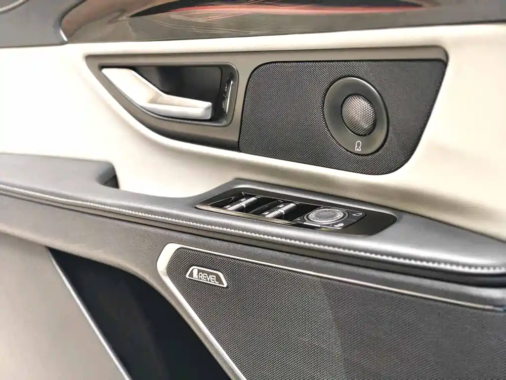 Voyager 2023 2.0T four-wheel drive Zunrui version купить на сайте DeffCars