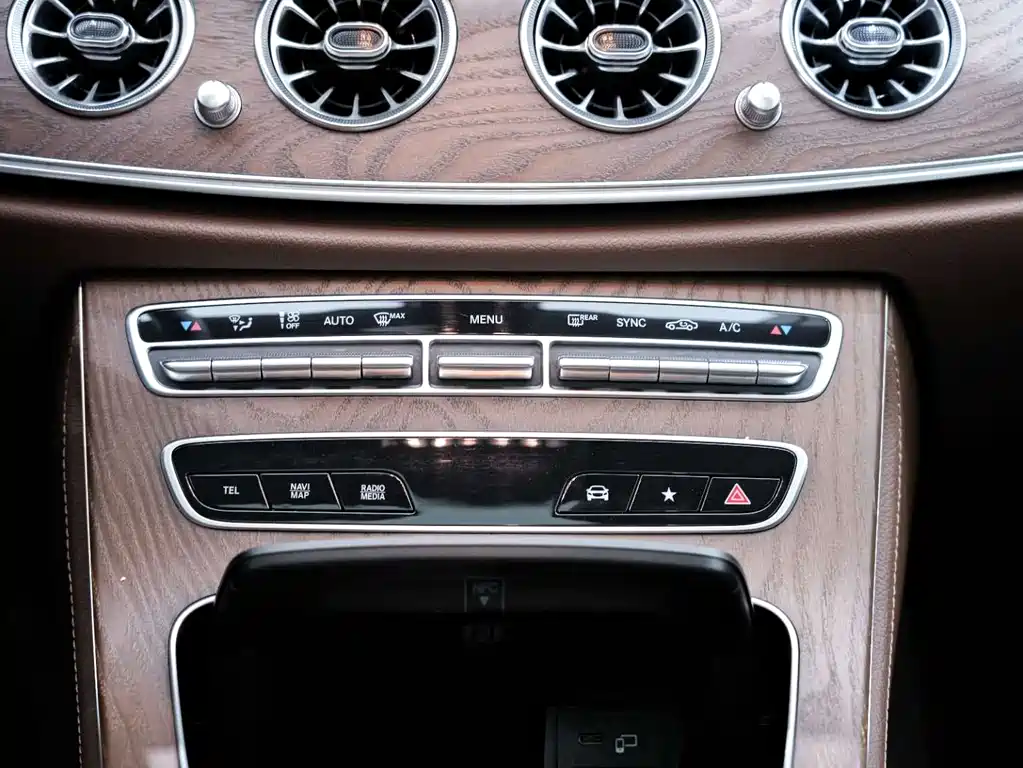 Mercedes-Benz E-Class 2021 facelift E 260 L купить на сайте DeffCars