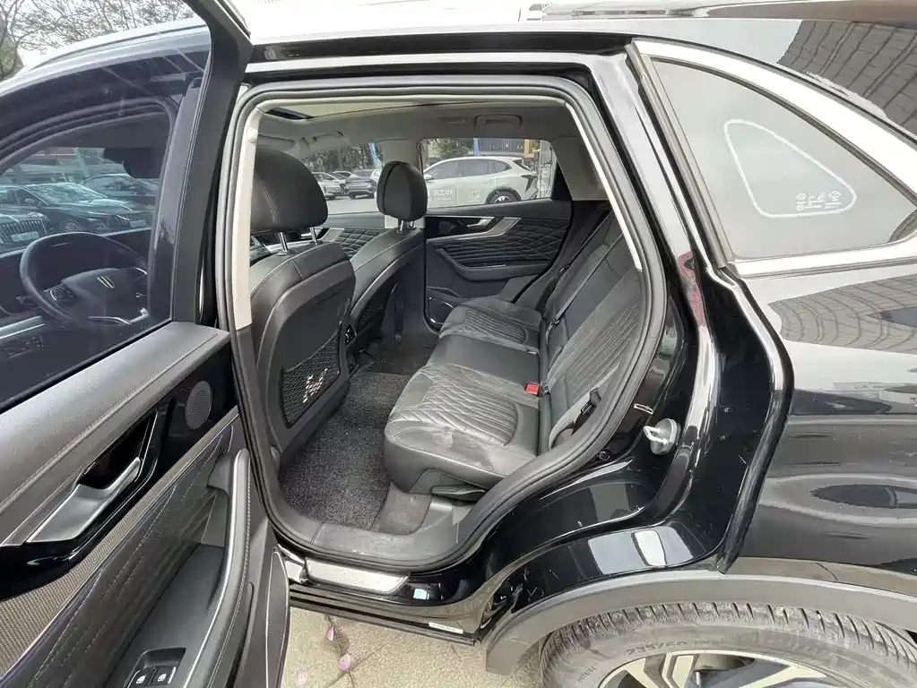 Hongqi HS5 2022 2.0T Zhilian Flagship Edition купить на сайте DeffCars