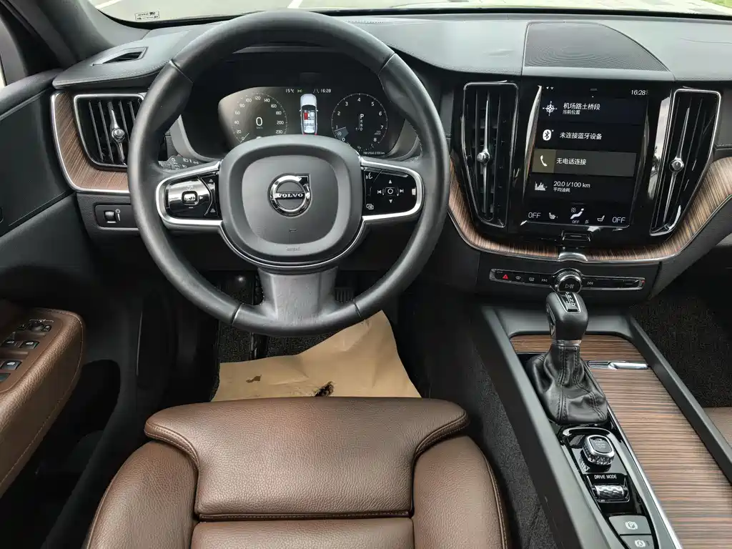 Volvo XC60 2021 T5 four-wheel drive Zhiyuan Deluxe Edition купить на сайте DeffCars
