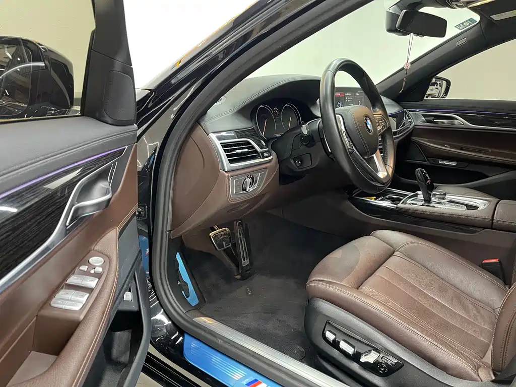 BMW 7 Series 2018 730Li Leading M Sports Package купить на сайте DeffCars