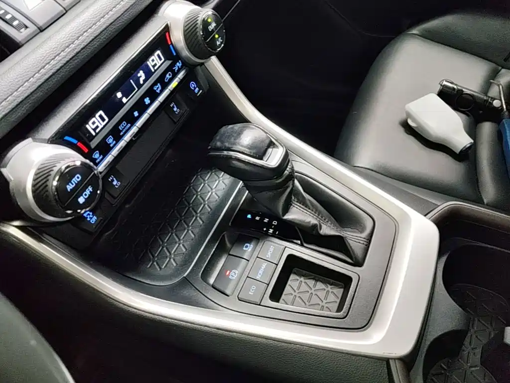 RAV4 Rongfang 2021 2.0L CVT two-wheel drive fashion PLUS version купить на сайте DeffCars