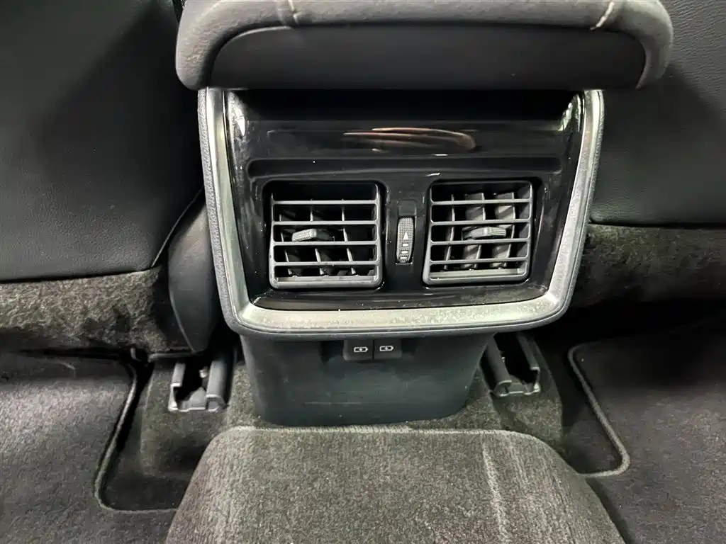 Vesa 2022 2.0L CVT two-wheel drive premium version купить на сайте DeffCars