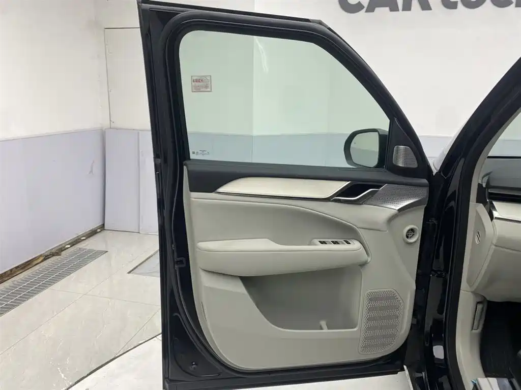 Volvo EM90 2025 Ultra six-seater купить на сайте DeffCars