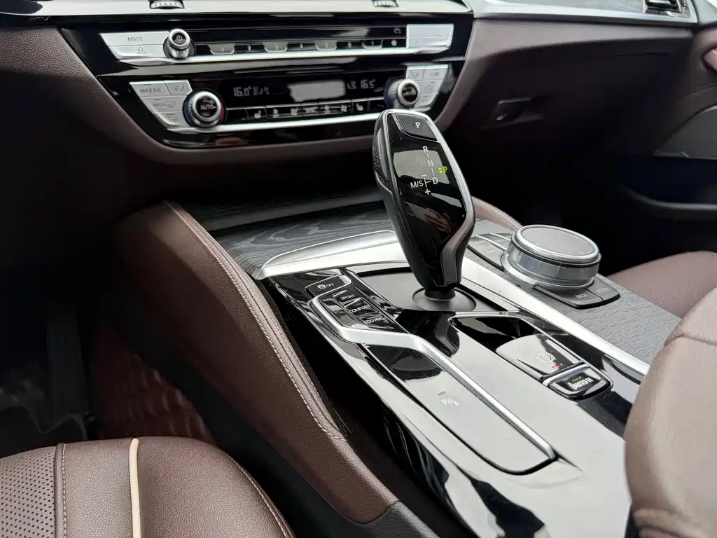 BMW 5 Series 2021 530Li Leading M Sports Package купить на сайте DeffCars