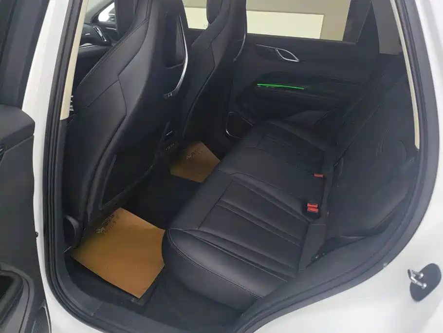 Hongqi HS3 2023 1.5T two-wheel drive good version купить на сайте DeffCars