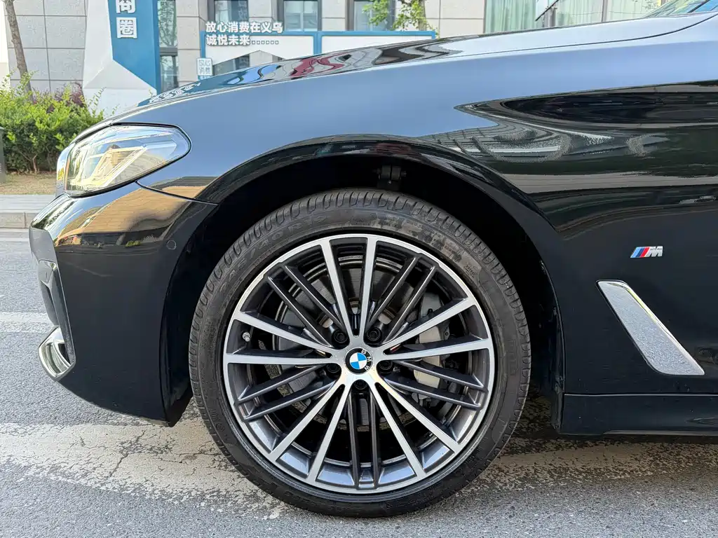 BMW 5 Series 2023 530Li Leading M Sports Package купить на сайте DeffCars