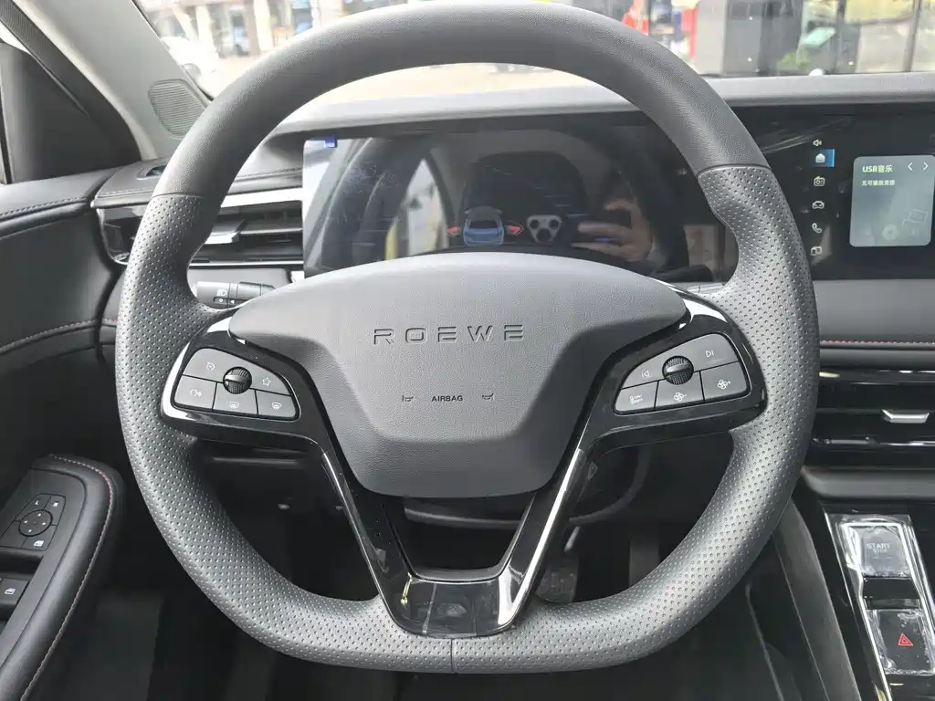 Roewe i5 2026 1.5L CVT Deluxe Edition купить на сайте DeffCars