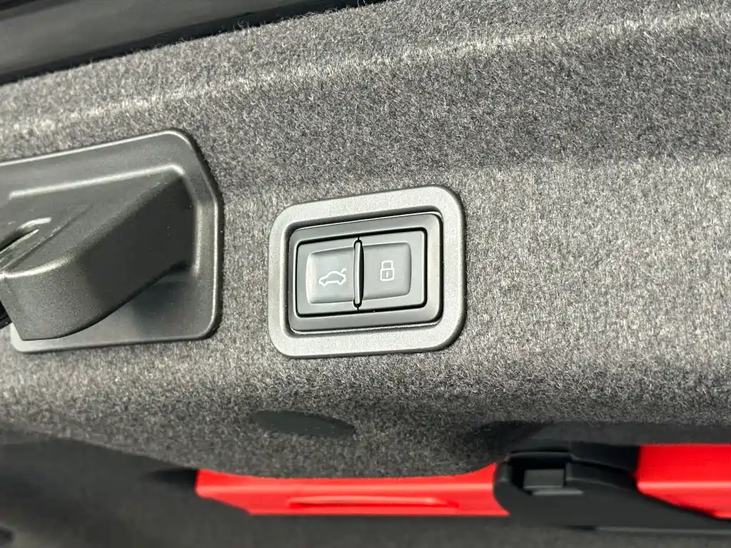 Audi A6L 2023 55 TFSI quattro exclusive dynamic model купить на сайте DeffCars