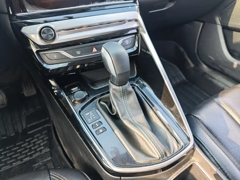 Peugeot 308 2018 230THP Automatic Deluxe Edition купить на сайте DeffCars