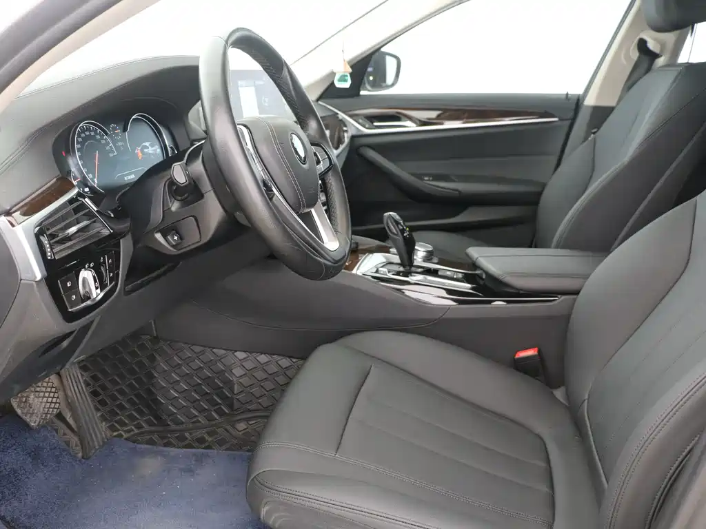 BMW 5 Series 2018 525Li Luxury Package купить на сайте DeffCars