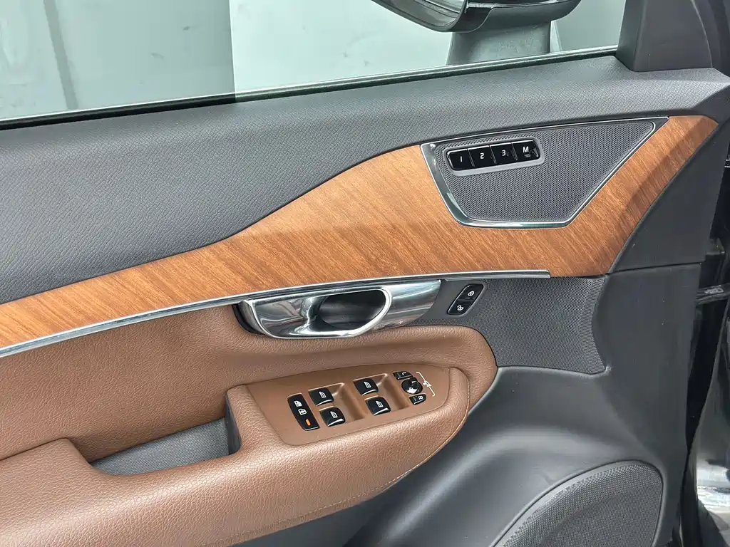 Volvo XC90 2020 facelift T6 Zhiyi Luxury Edition 7 seats купить на сайте DeffCars