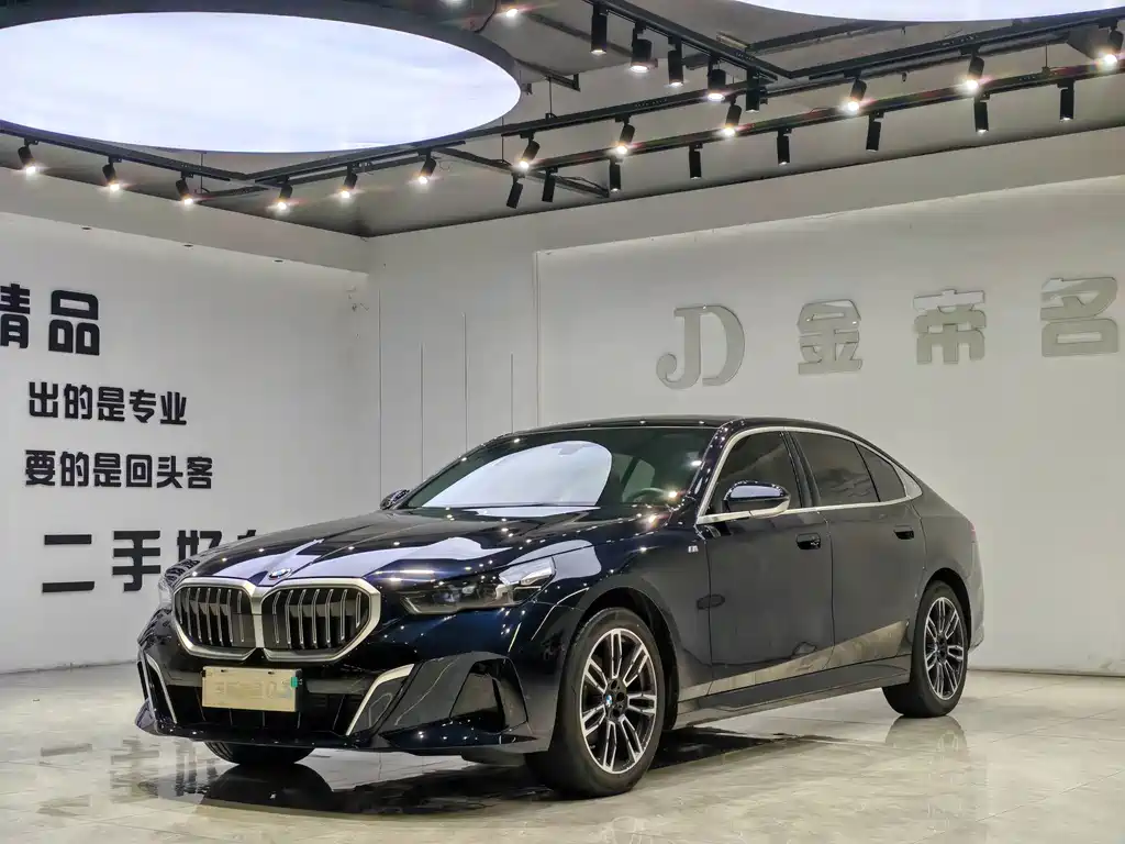 BMW 5 Series 2024 530Li Leading M Sports Package купить на сайте DeffCars