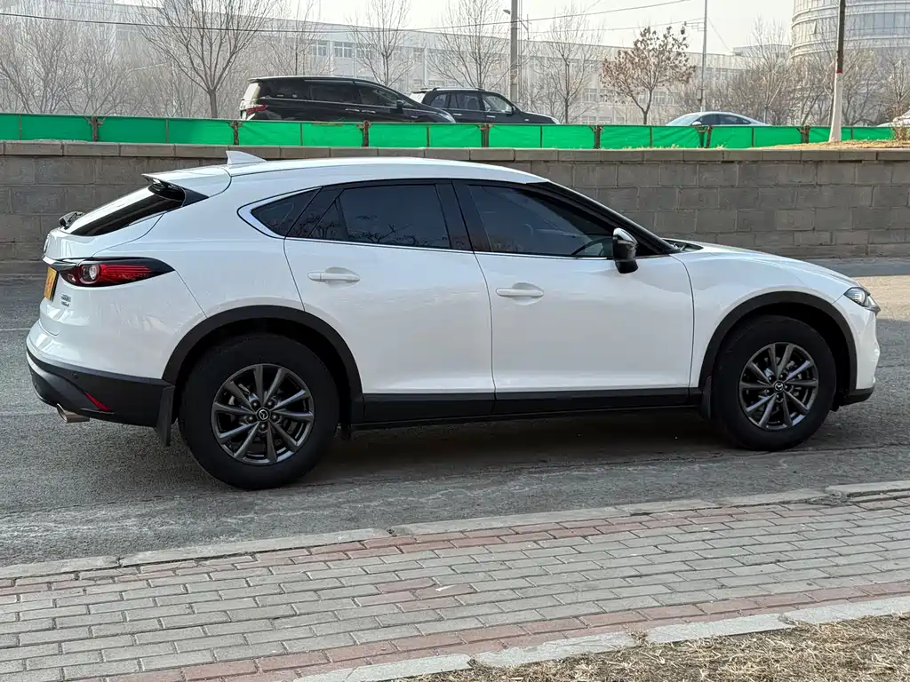 Mazda CX-4 2021 2.0L automatic two-wheel drive Blue Sky Vitality Edition купить на сайте DeffCars