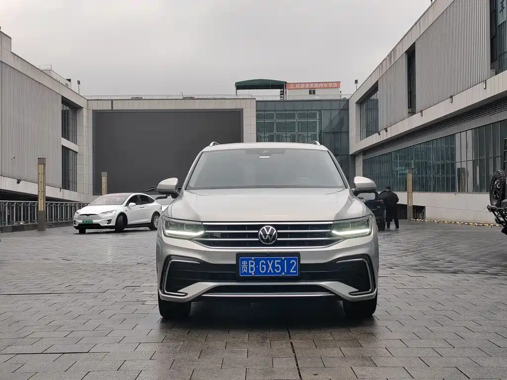 Tiguan L 2023 330TSI automatic two-wheel drive R-Line version купить на сайте DeffCars
