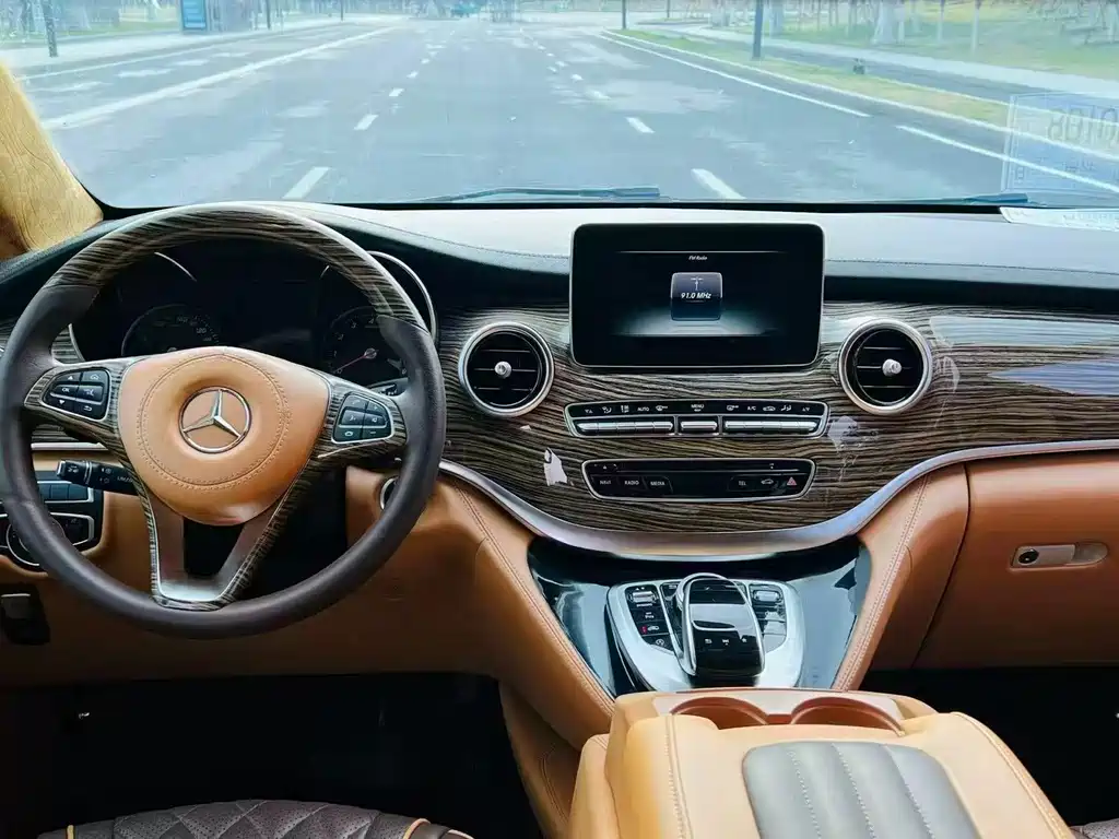 Mercedes-Benz V-Class 2018 V 260 L Premium Extended Edition National VI купить на сайте DeffCars
