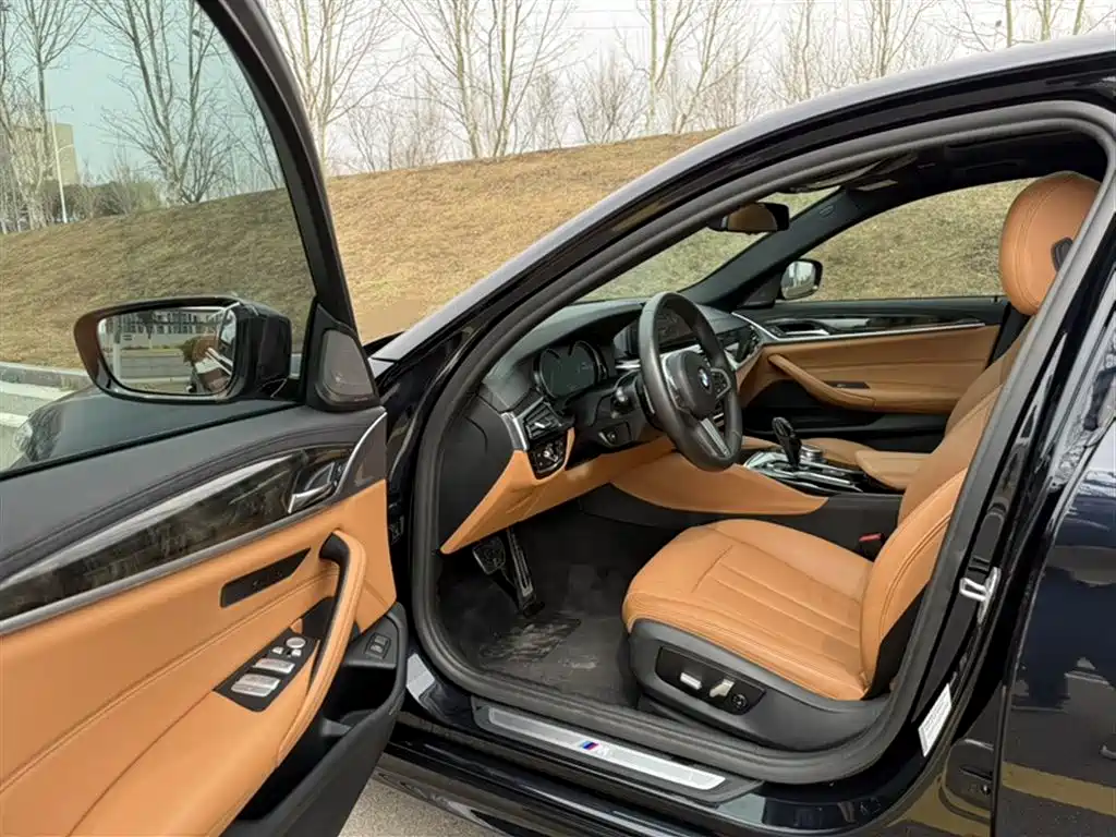 BMW 5 Series 2018 facelift 530Li leading M sports package купить на сайте DeffCars