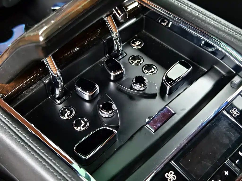 Mulsanne 2017 6.8T long wheelbase version купить на сайте DeffCars