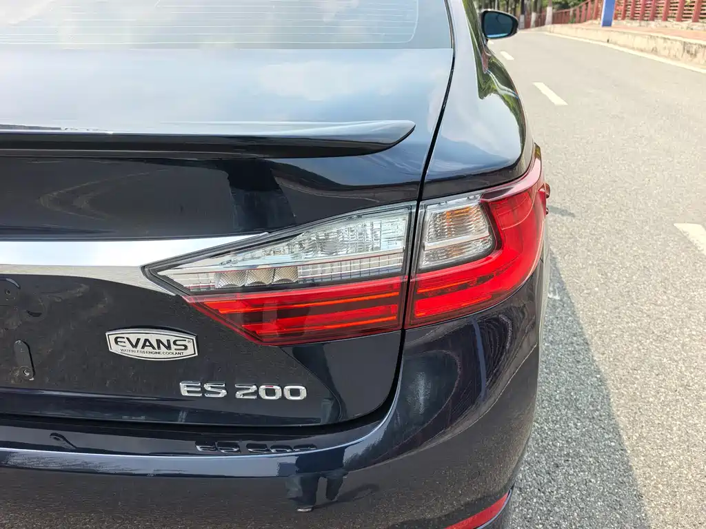 Lexus ES 2015 200 Elite Edition купить на сайте DeffCars