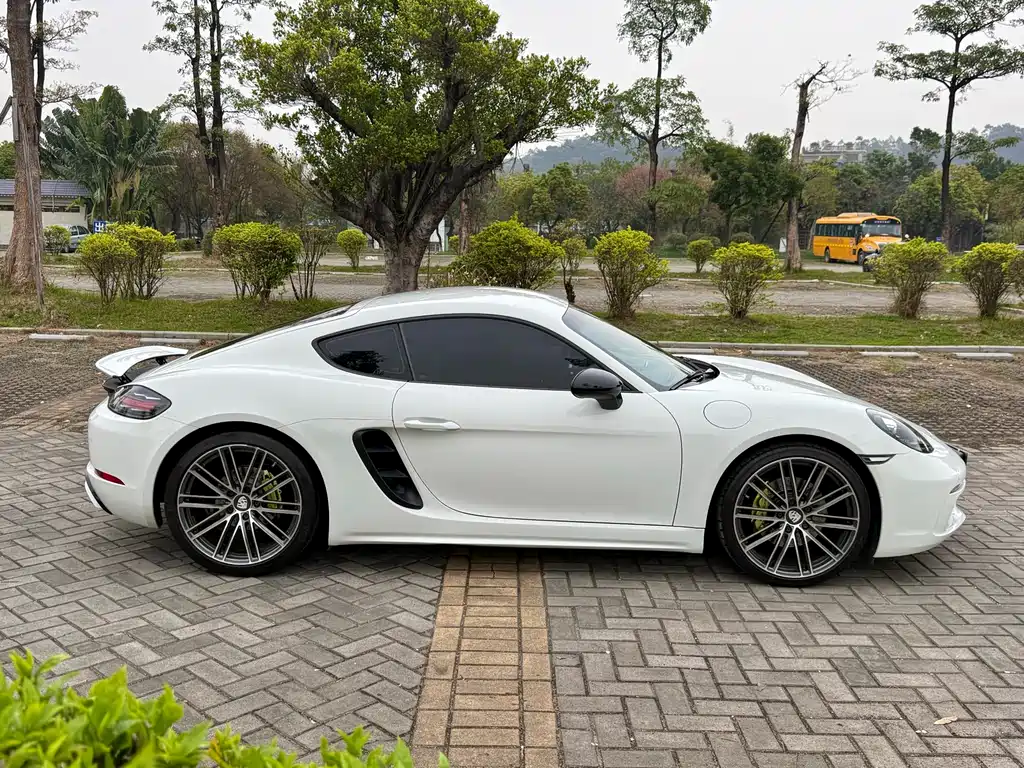 Porsche 718 2018 Cayman 2.0T купить на сайте DeffCars