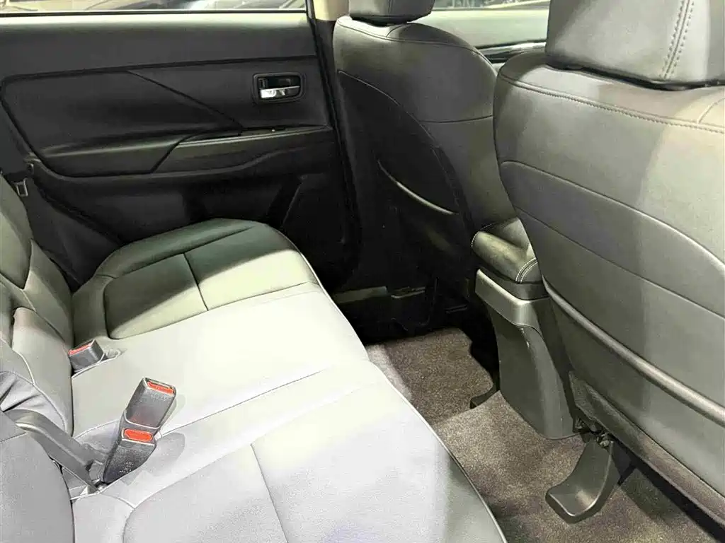 Outlander 2021 2.0L 2WD Smooth Edition 5 seats купить на сайте DeffCars