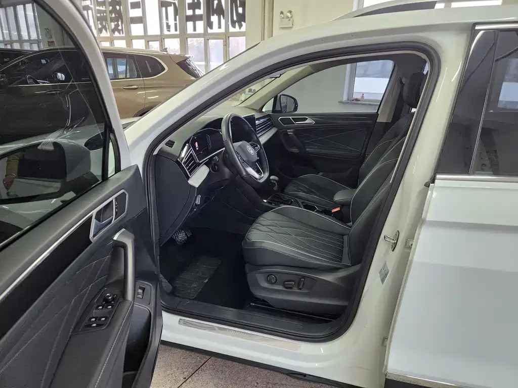 Tiguan L 2023 300TSI automatic two-wheel drive smart version купить на сайте DeffCars