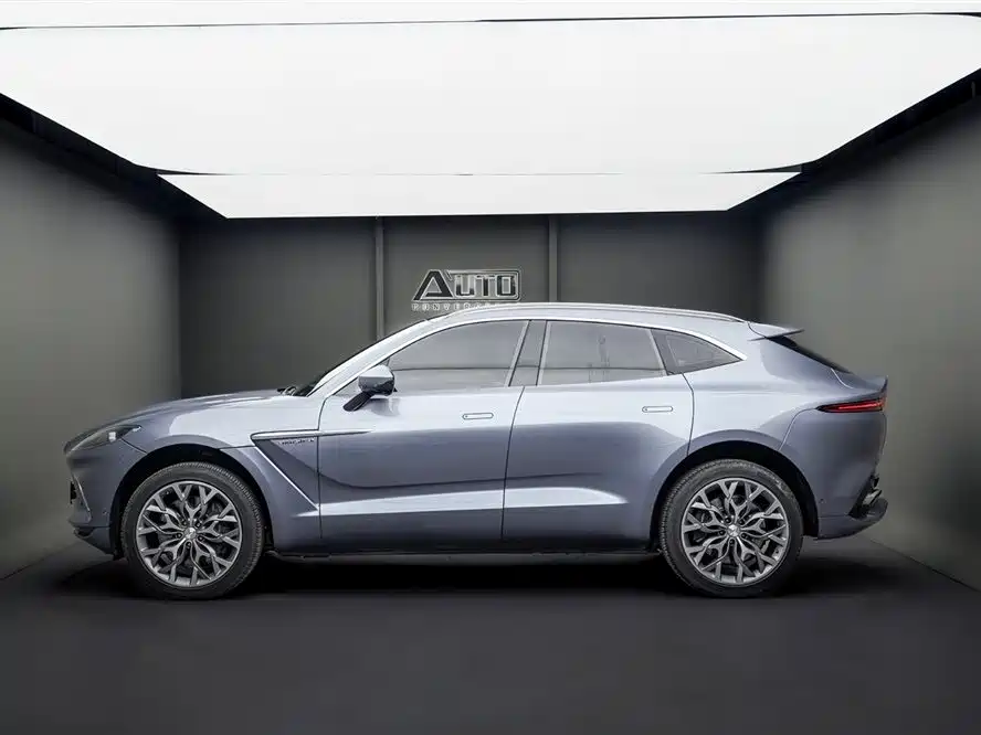 Aston Martin DBX 2023 3.0T STRAIGHT-SIX купить на сайте DeffCars
