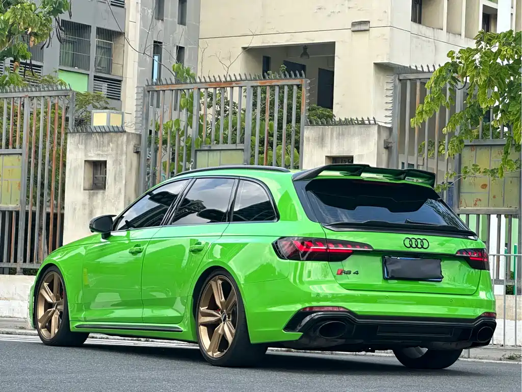 Audi RS 4 2023 RS4 Avant Dark Gold Edition купить на сайте DeffCars