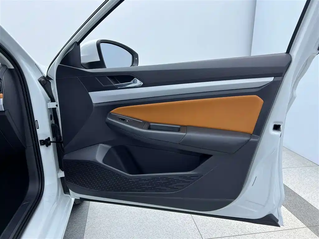 Bora 2025 facelift 200TSI DSG Yuexing Navigation Edition купить на сайте DeffCars
