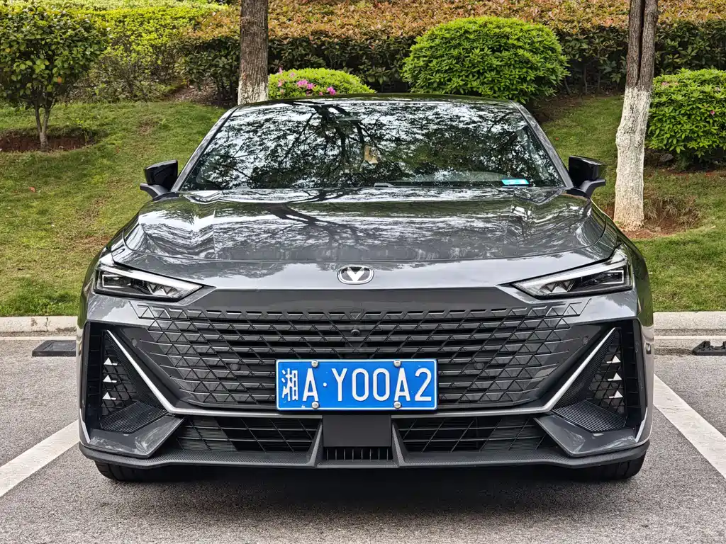 Changan UNI-V 2023 1.5T premium model купить на сайте DeffCars