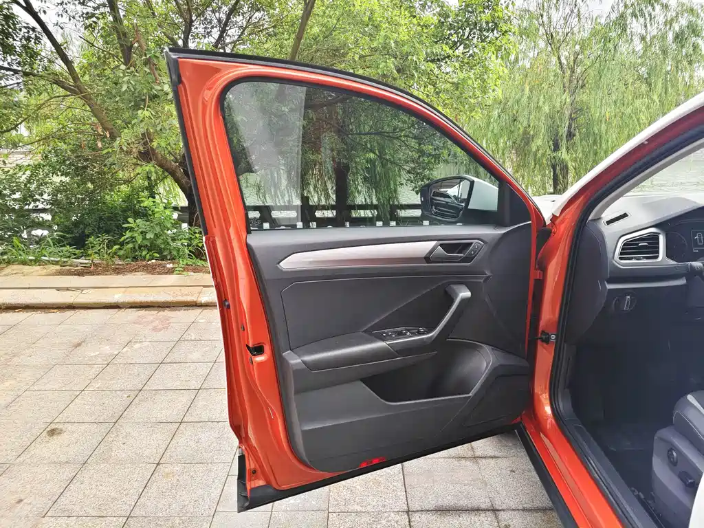 T-ROC 2019款 230TSI DSG两驱进取型 国V купить на сайте DeffCars