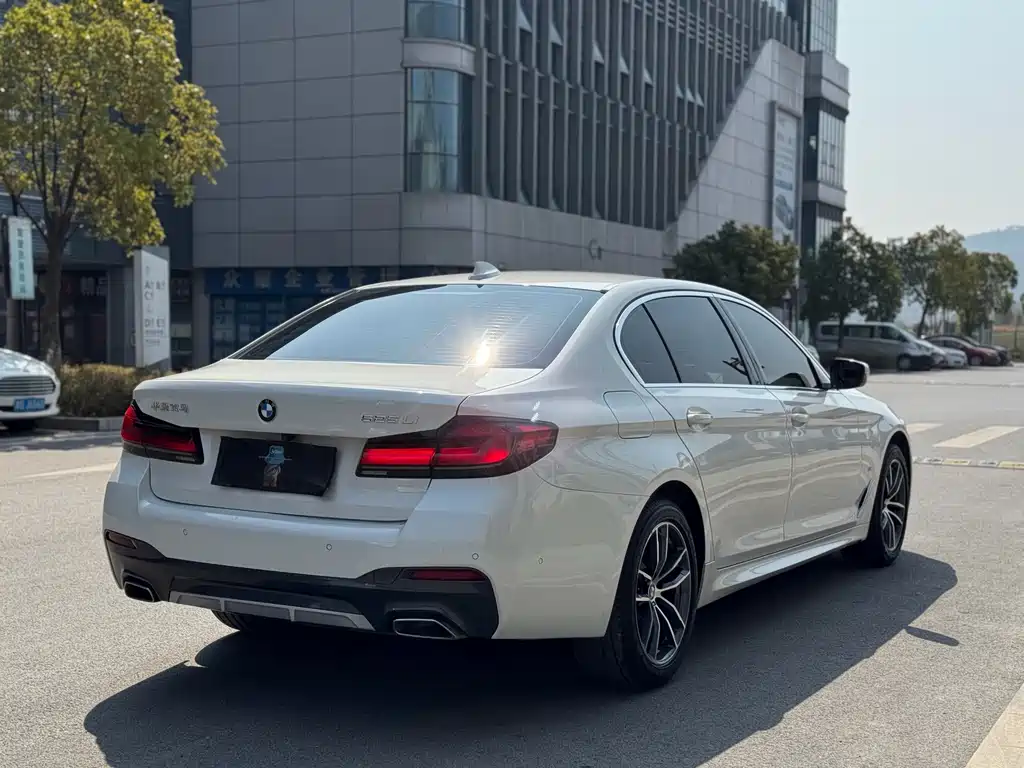 BMW 5 Series 2022 525Li M Sports Package купить на сайте DeffCars