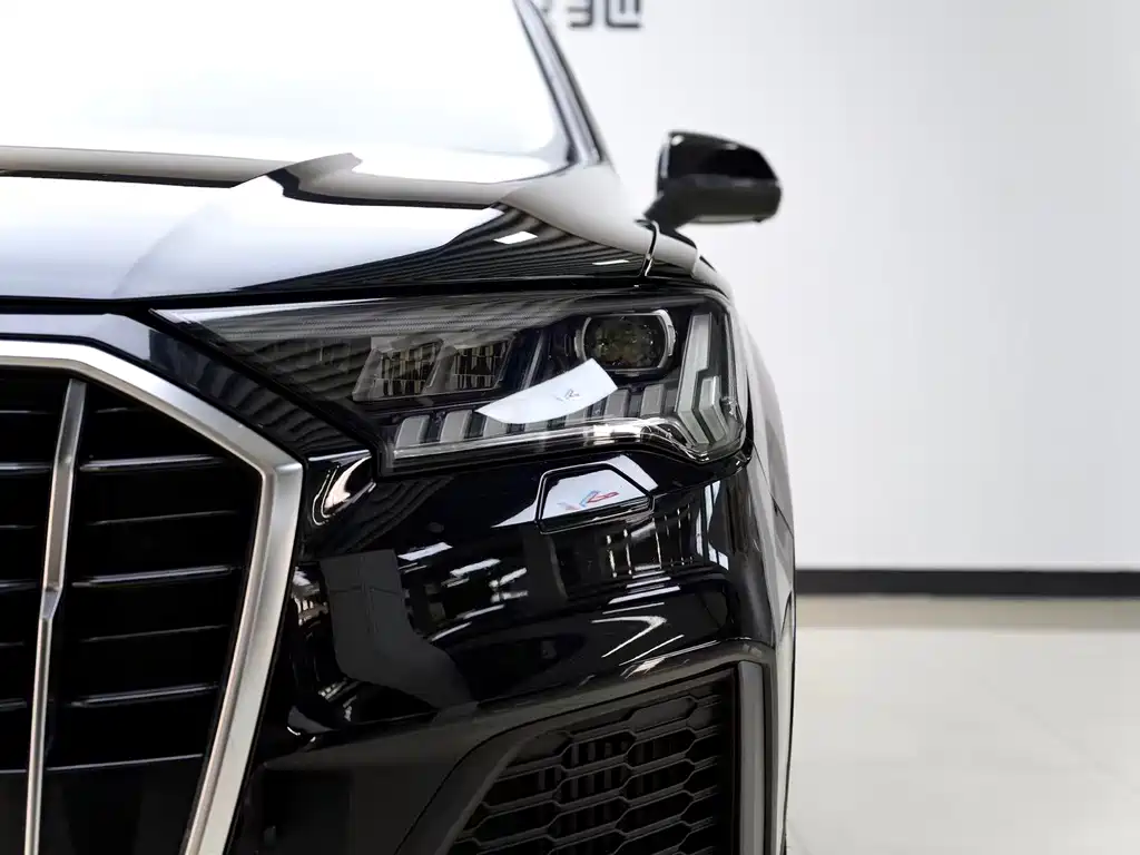 Audi Q7 2021 55 TFSI quattro S line sports version купить на сайте DeffCars