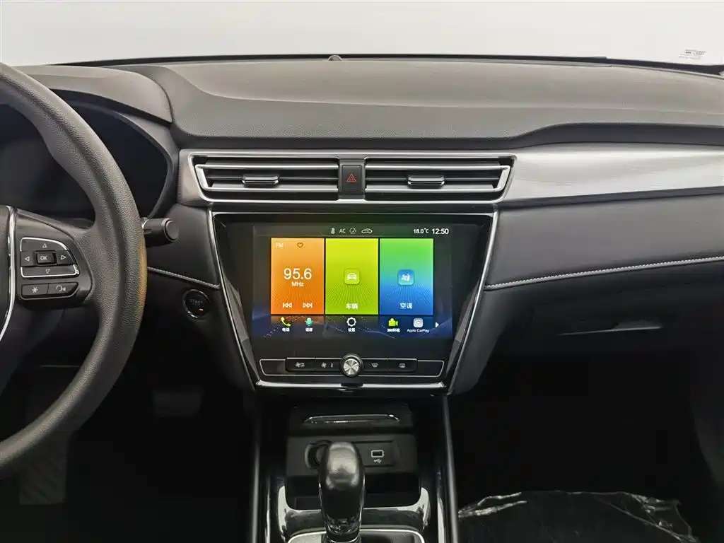 Roewe i5 2020 1.5L automatic 4G Internet leading flagship version купить на сайте DeffCars