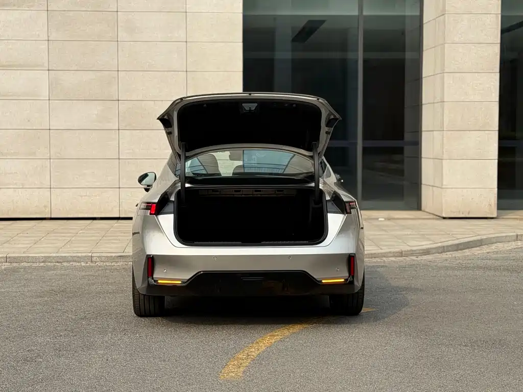 Lynk & Co 07 EM-P 2024 EM-P 126 long battery life Halo купить на сайте DeffCars