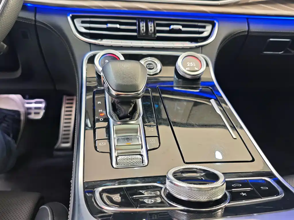 Hongqi H9 2022 2.0T Zhilian Flagship Edition купить на сайте DeffCars