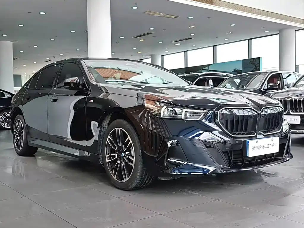 BMW 5 Series 2025 530Li Leading M Sports Package купить на сайте DeffCars