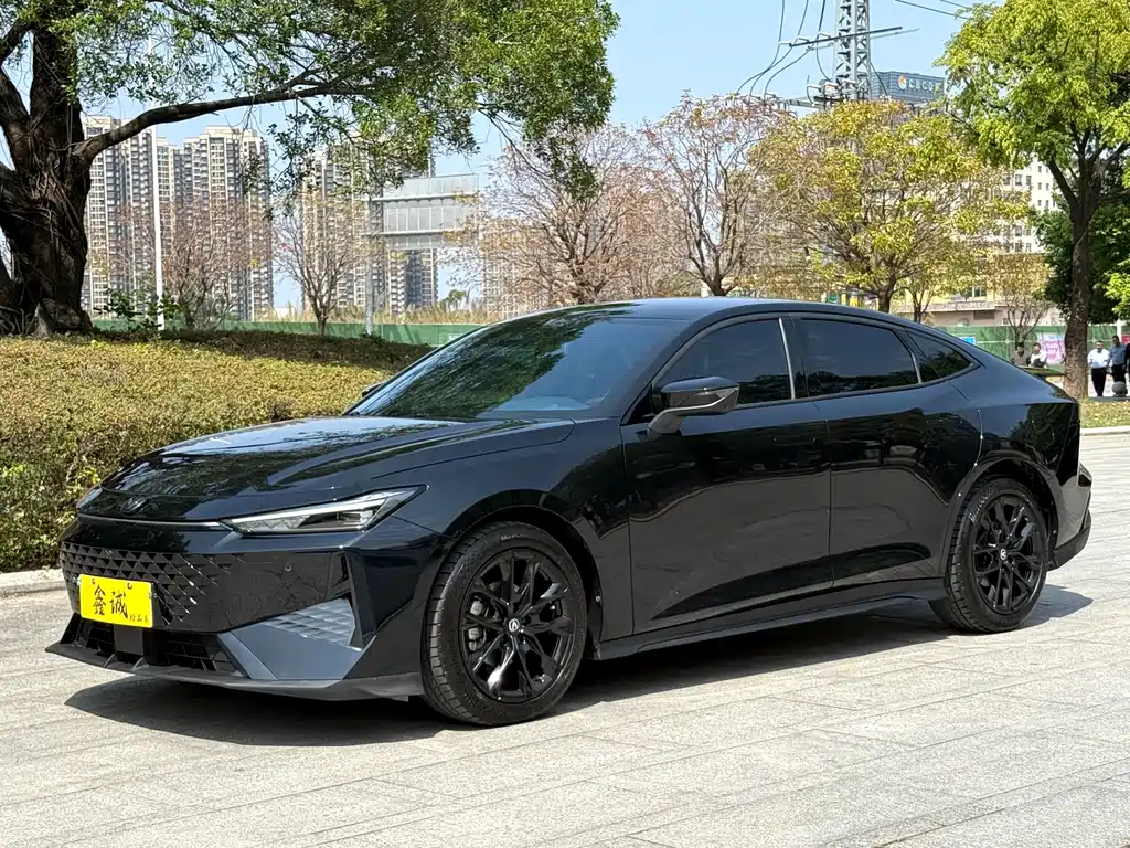 Changan UNI-V 2024 1.5T premium model купить на сайте DeffCars