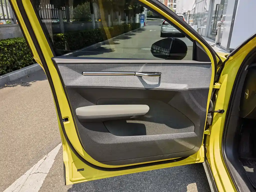 Volvo EX30 2025 Rear Drive Long Range Ultra купить на сайте DeffCars