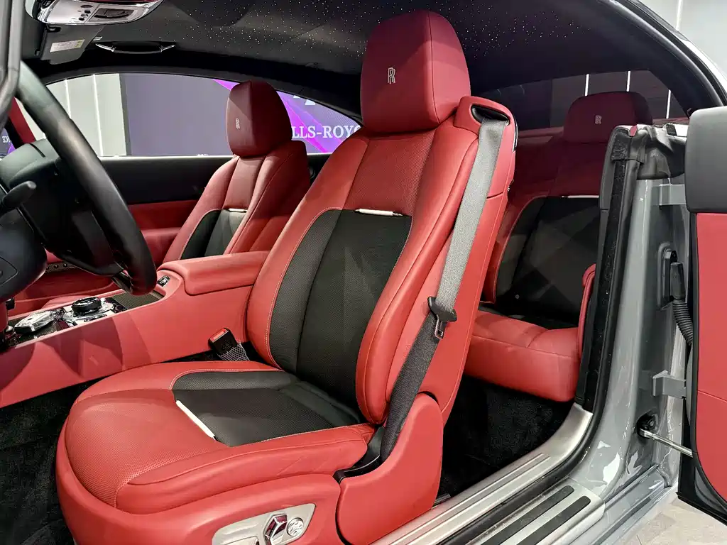 Phantom 2018 6.6T Black Badge купить на сайте DeffCars